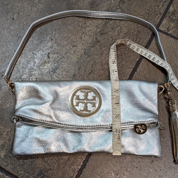 Tory Burch Soft Leather Reva Metallic Silver Clutch Shoulder Bag - Picture 13 of 16